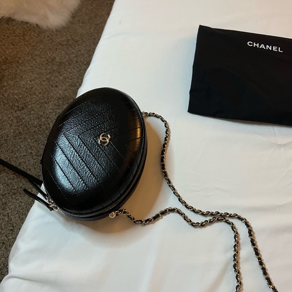 Chanel Limited round vanity 20C - Picture 7 of 9